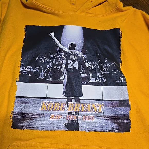 Other - Kobe Bryant RIP Hooded Sweatshirt Mens Meduim